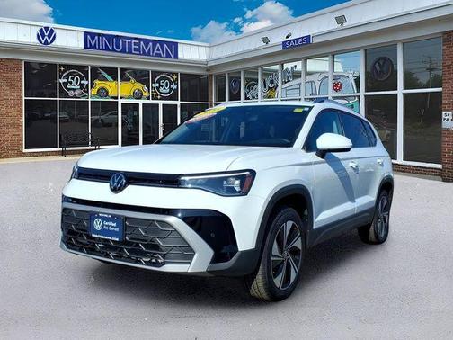 Pure White 2025 Volkswagen Taos 1.5T SE