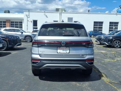 Pyrite Silver Metallic 2026 Volkswagen Taos 1.5T SE