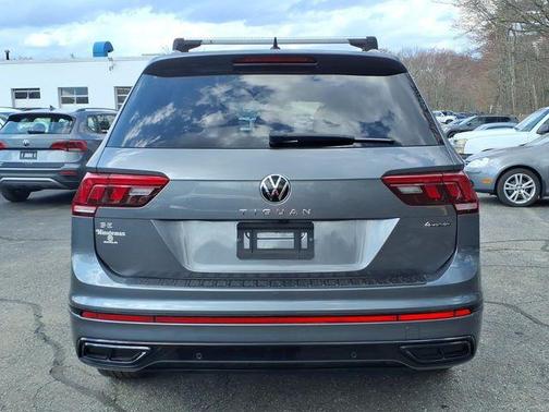 Platinum Gray Metallic 2022 Volkswagen Tiguan 2.0T SE R-Line Black