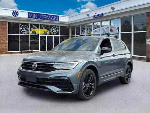 Platinum Gray Metallic 2022 Volkswagen Tiguan 2.0T SE R-Line Black