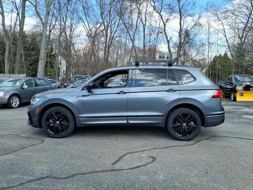 Platinum Gray Metallic 2022 Volkswagen Tiguan 2.0T SE R-Line Black