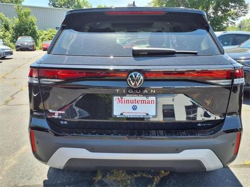 2025 Volkswagen Tiguan 2.0T SE