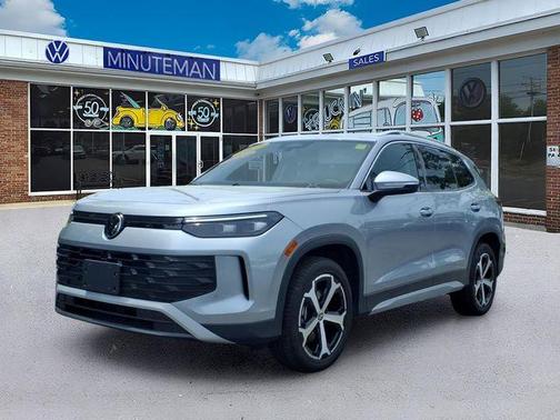 Pyrite Silver Metallic 2025 Volkswagen Tiguan 2.0T SE