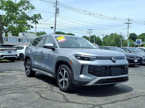 Pyrite Silver Metallic 2025 Volkswagen Tiguan 2.0T SE