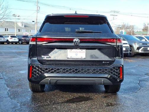 Deep Black Pearl Effect 2026 Volkswagen Tiguan 2.0T SE R-Line Black