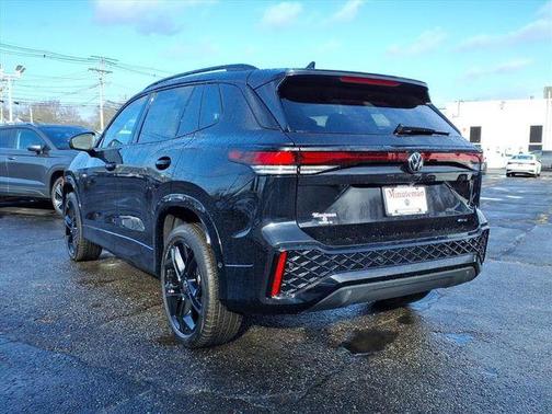 Deep Black Pearl Effect 2026 Volkswagen Tiguan 2.0T SE R-Line Black