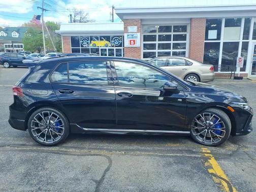 Mythos Black Metallic 2026 Volkswagen Golf R 2.0T