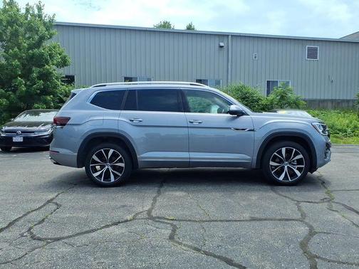 Silver Bird Metallic 2024 Volkswagen Atlas 2.0T SEL Premium R-Line