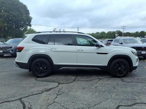 Pure White 2024 Volkswagen Atlas 2.0T Peak Edition SE w/Technology