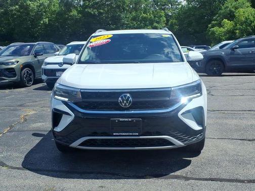 Pure White 2023 Volkswagen Taos 1.5T SE