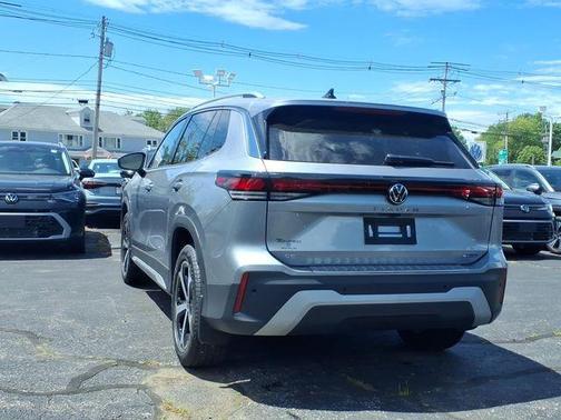 Pyrite Silver Metallic 2026 Volkswagen Tiguan 2.0T SE