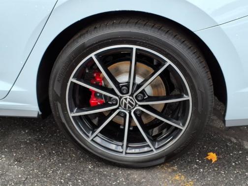 Monument Gray 2027 Volkswagen Jetta GLI 2.0T Autobahn