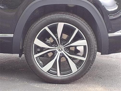 2025 Volkswagen Atlas Cross Sport 2.0T SEL Premium R-Line