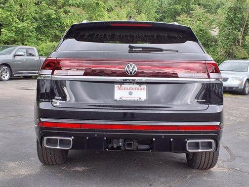 Deep Black Pearl Effect 2025 Volkswagen Atlas Cross Sport 2.0T SEL Premium R-Line