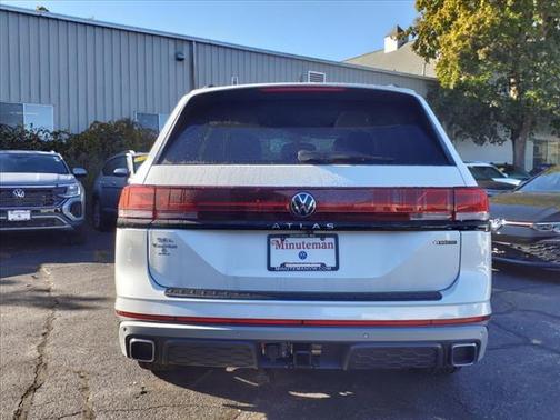 2024 Volkswagen Atlas 2.0T Peak Edition SEL
