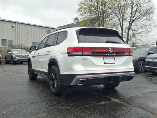 Opal White Pearl 2026 Volkswagen Atlas 2.0T Peak Edition