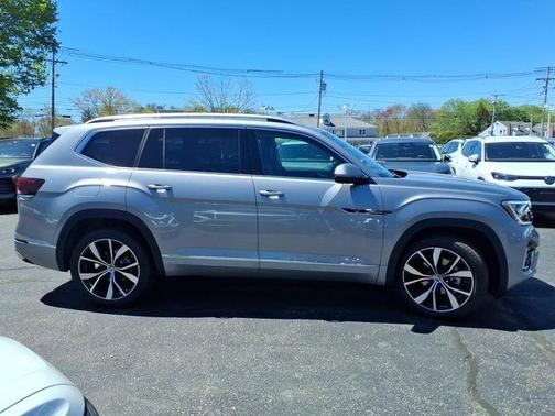 Silver Mist Metallic 2026 Volkswagen Atlas 2.0T SEL Premium R-Line