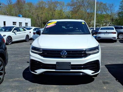 Opal White Pearl Effect 2023 Volkswagen Tiguan 2.0T SE R-Line Black