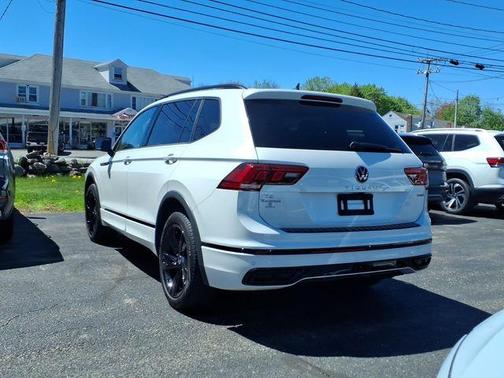 Opal White Pearl Effect 2023 Volkswagen Tiguan 2.0T SE R-Line Black
