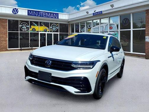 Opal White Pearl Effect 2023 Volkswagen Tiguan 2.0T SE R-Line Black