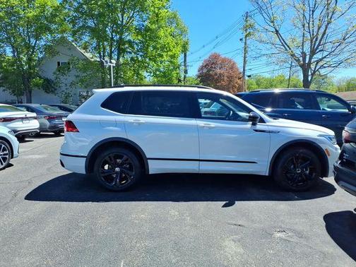 Opal White Pearl Effect 2023 Volkswagen Tiguan 2.0T SE R-Line Black