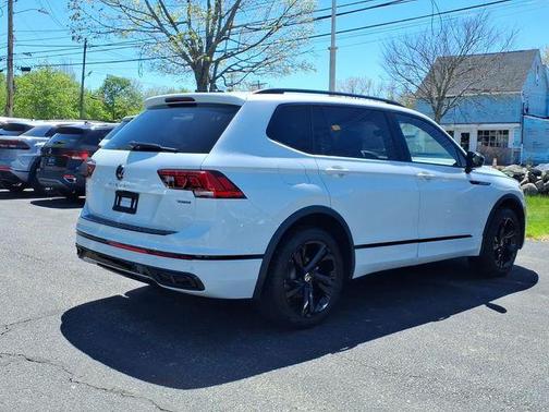 Opal White Pearl Effect 2023 Volkswagen Tiguan 2.0T SE R-Line Black