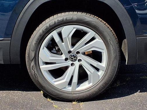 Tourmaline Blue Metallic 2023 Volkswagen Atlas 2.0T SE