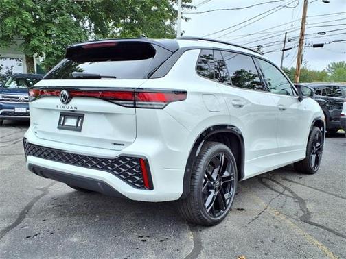2025 Volkswagen Tiguan 2.0T SE R-Line Black
