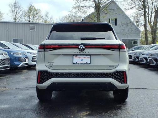 Ascot Grey With Black Roof 2026 Volkswagen Tiguan 2.0T SE R-Line Black