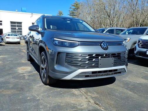 Platinum Gray Metallic 2026 Volkswagen Tiguan 2.0T SE