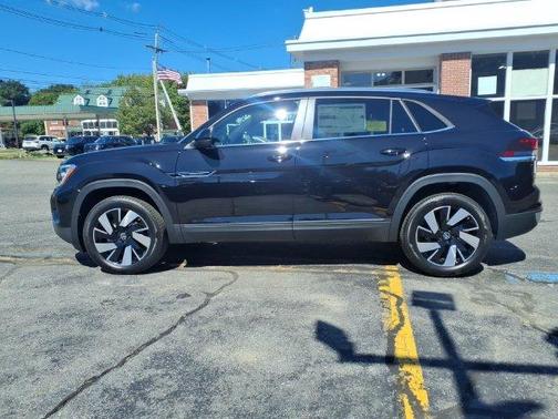 Deep Black Pearl 2026 Volkswagen Atlas Cross Sport 2.0T SE W/TECHNOLOGY