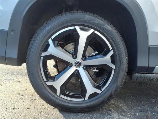 Pyrite Silver Metallic 2026 Volkswagen Tiguan 2.0T SE