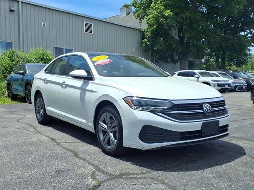 Opal White Pearl Effect 2023 Volkswagen Jetta 1.5T SE