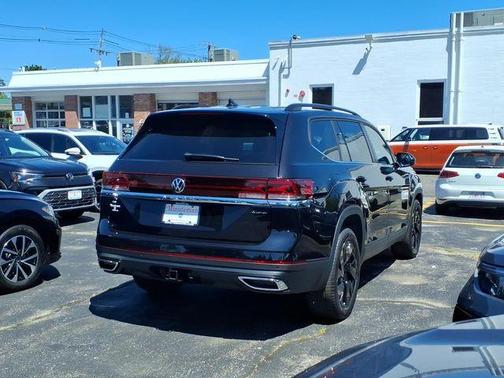 Deep Black Pearl 2026 Volkswagen Atlas 2.0T SE W/TECHNOLOGY