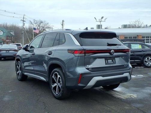 Platinum Gray Metallic 2026 Volkswagen Tiguan 2.0T SE