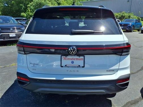 2025 Volkswagen Taos 1.5T SE Black