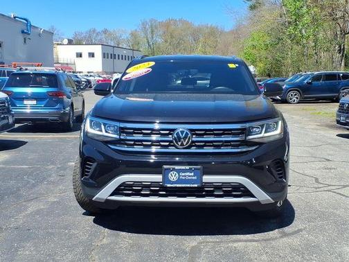 Deep Black Pearl Effect 2023 Volkswagen Atlas Cross Sport 2.0T SE