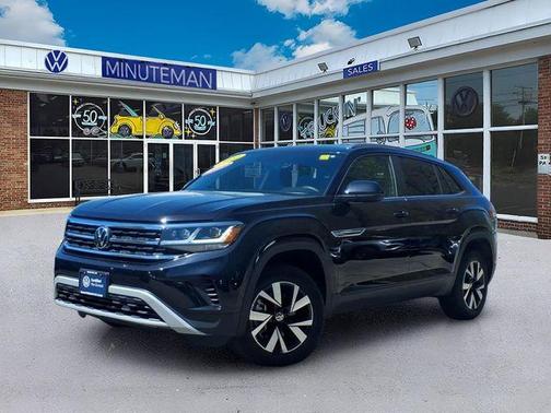 Deep Black Pearl Effect 2023 Volkswagen Atlas Cross Sport 2.0T SE