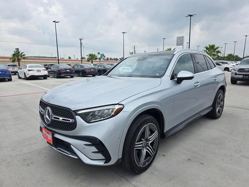 Cirrus Silver Metallic 2023 Mercedes-Benz GLC 300