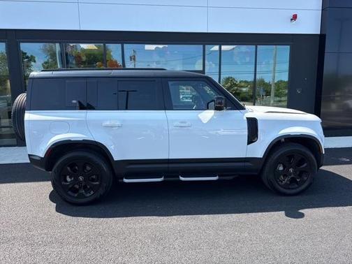 2024 Land Rover Defender 110 S
