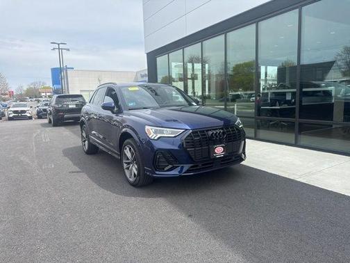 Navarra Blue Metallic 2024 Audi Q3 45 S line Premium