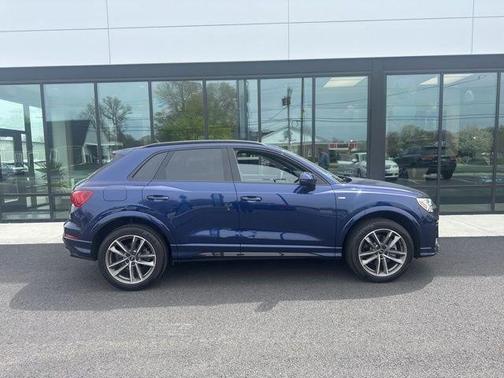 Navarra Blue Metallic 2024 Audi Q3 45 S line Premium