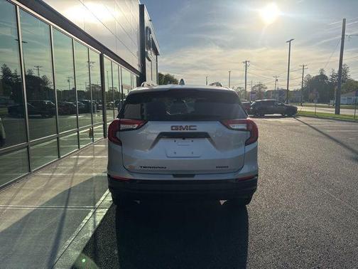 Quicksilver Metallic 2022 GMC Terrain SLE