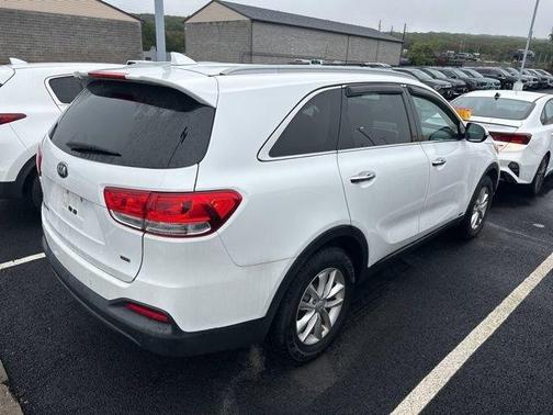 2017 Kia Sorento LX