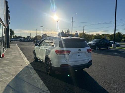 Snow White Pearl 2017 Kia Sorento LX