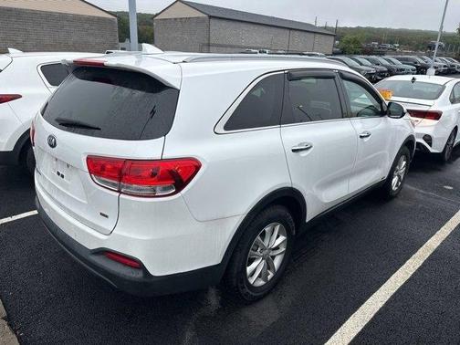 2017 Kia Sorento LX