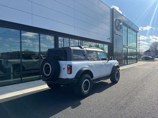 Oxford White 2024 Ford Bronco Outer Banks