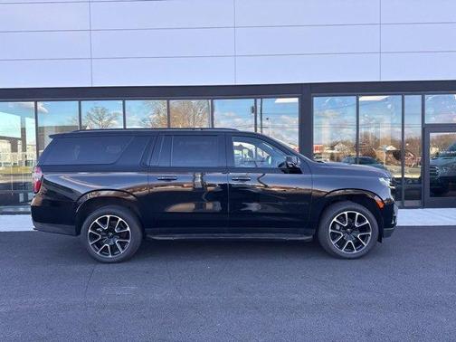 2022 Chevrolet Suburban RST