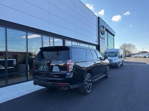 2022 Chevrolet Suburban RST