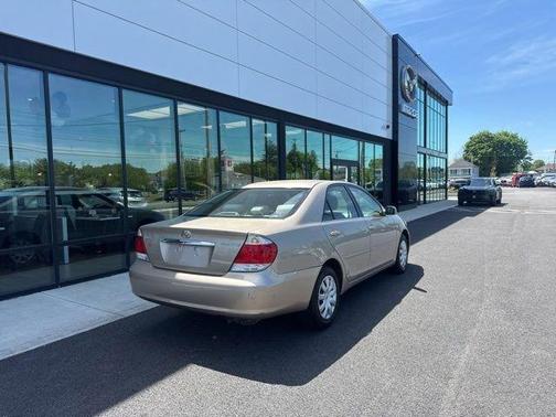 Brown 2005 Toyota Camry LE